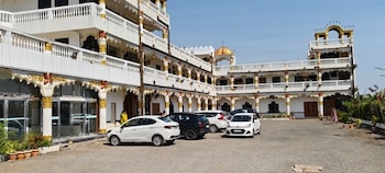hotel karishma palace badnawar