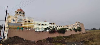 hotel karishma palace badnawar
