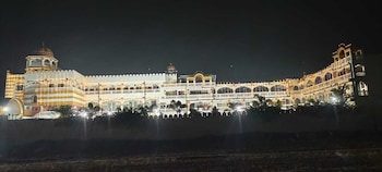 hotel karishma palace badnawar
