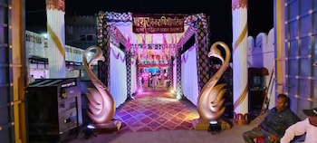 hotel karishma palace badnawar