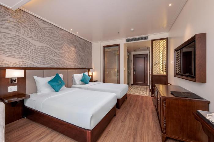 de la mont hotel ha giang
