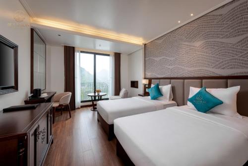 de la mont hotel ha giang