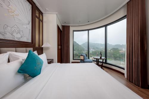 de la mont hotel ha giang