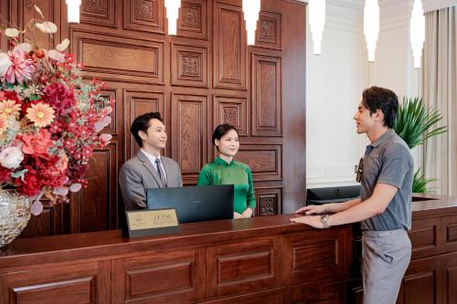 de la mont hotel ha giang