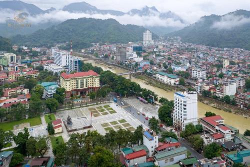 de la mont hotel ha giang