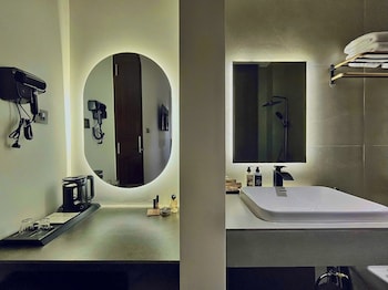 ong nhu 5 hotel