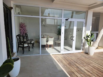 Kaylee Boutique Beach Resort - Kokrobite,,4 star