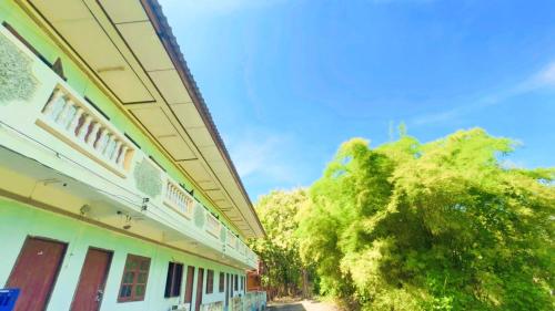 oyo 75597 the tewsone resort