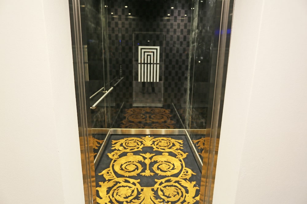 alex perry hotel and apartments