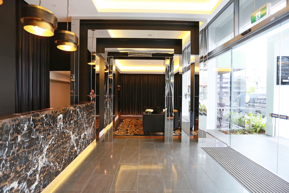 alex perry hotel and apartments