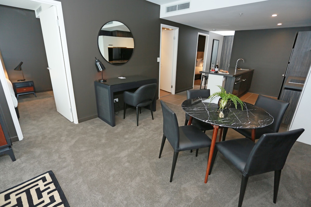 alex perry hotel and apartments