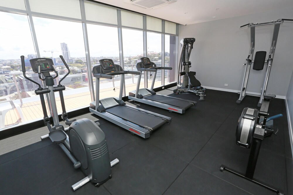 alex perry hotel and apartments