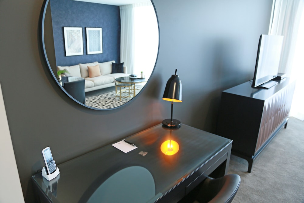 alex perry hotel and apartments