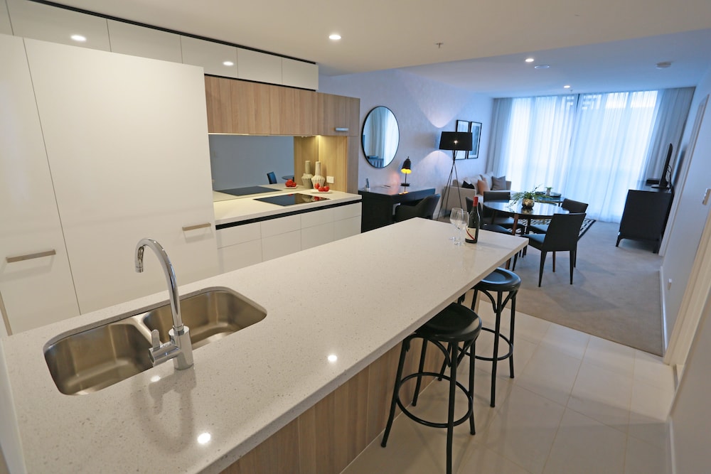 alex perry hotel and apartments