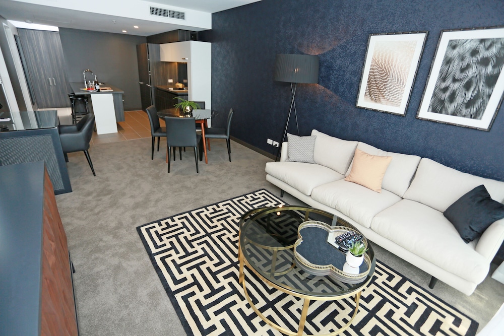 alex perry hotel and apartments