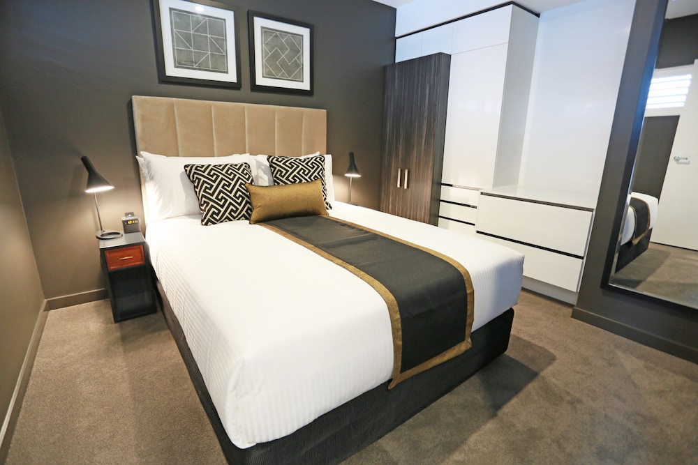 alex perry hotel and apartments