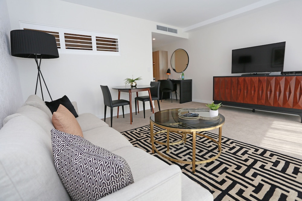 alex perry hotel and apartments