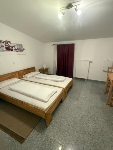 Attika Hotel,,2 star