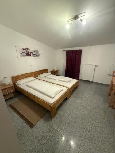 Attika Hotel,,2 star