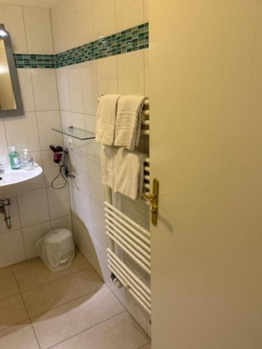Attika Hotel,,2 star