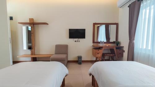 c family hotel