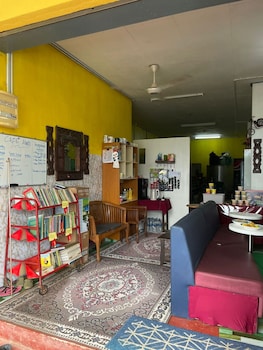 Oyo 91250 Roomstay Awie,,2 star