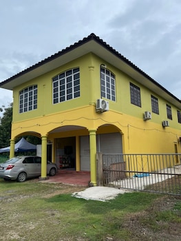 Oyo 91250 Roomstay Awie,,2 star
