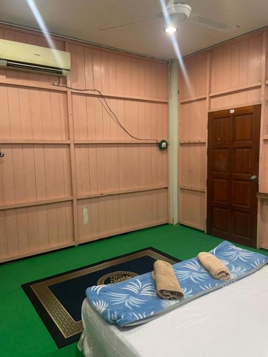 oyo 91250 roomstay awie