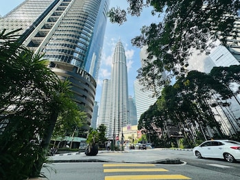 sky suites homestay klcc area