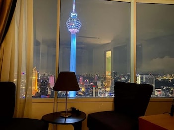 sky suites homestay klcc area