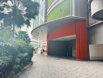 sky suites homestay klcc area