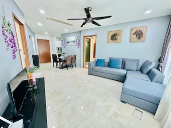 sky suites homestay klcc area