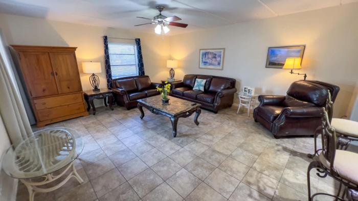 250 paces to beach pool 1st floor 2 bedroom condo
