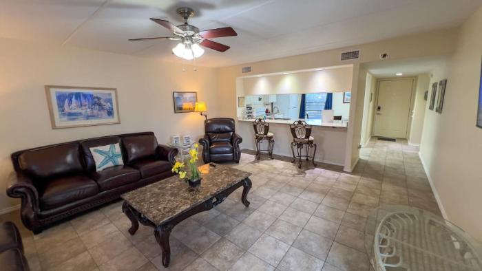 250 paces to beach pool 1st floor 2 bedroom condo