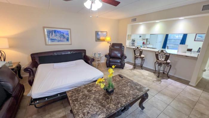 250 paces to beach pool 1st floor 2 bedroom condo