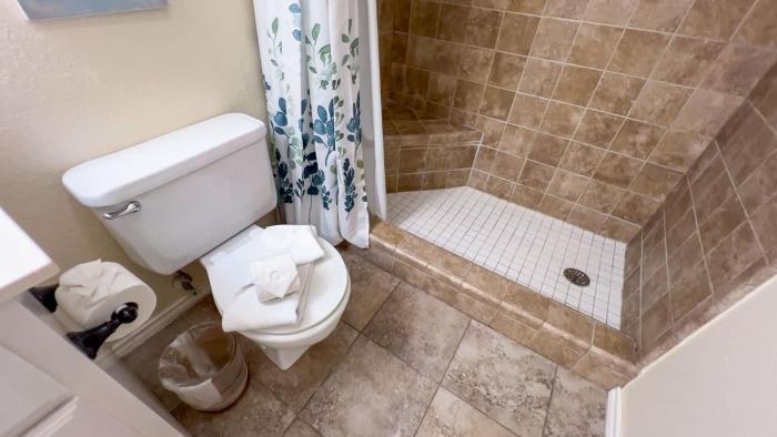 250 paces to beach pool 1st floor 2 bedroom condo