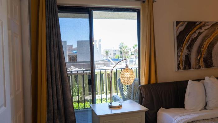 250 paces to beach pool 1st floor 2 bedroom condo