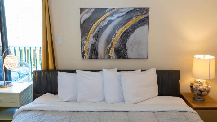 250 paces to beach pool 1st floor 2 bedroom condo