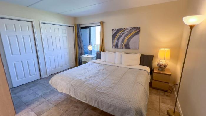 250 paces to beach pool 1st floor 2 bedroom condo