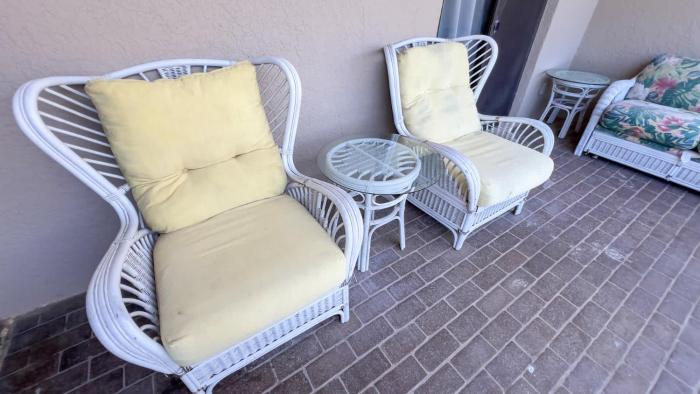 250 paces to beach pool 1st floor 2 bedroom condo