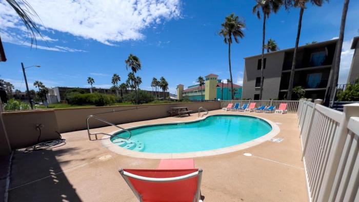 250 paces to beach pool 1st floor 2 bedroom condo