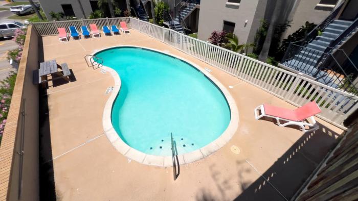 250 paces to beach pool 1st floor 2 bedroom condo