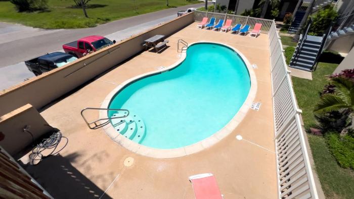 250 paces to beach pool 1st floor 2 bedroom condo