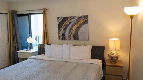 250 paces to beach pool 1st floor 2 bedroom condo