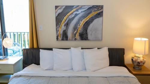 250 paces to beach pool 1st floor 2 bedroom condo