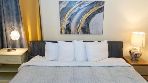 250 paces to beach pool 1st floor 2 bedroom condo