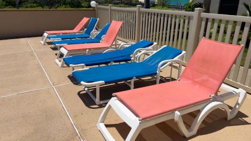 250 paces to beach pool 1st floor 2 bedroom condo