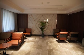 Happiness Hotel,,3 star