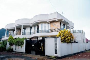 The Moon Apartments,,4 star