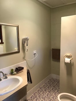 Green Gables Motel,,2 star